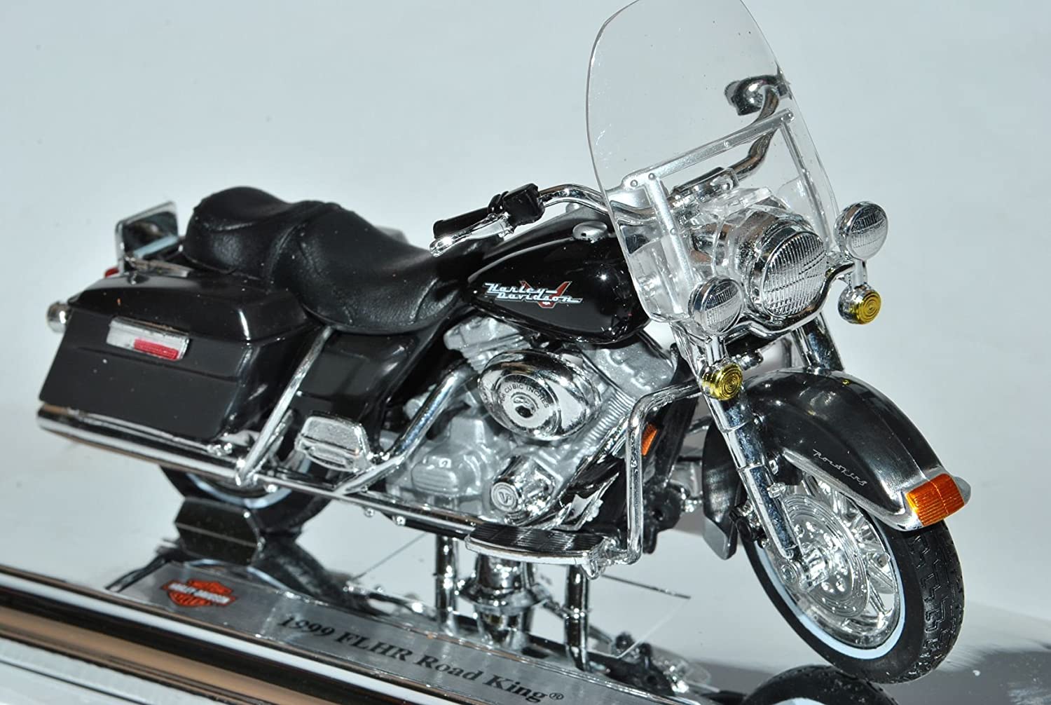 Maisto HarIey Davdson Unknown Harley Davdson 1999 Flhr Road King Black 1/18 Maisto Model Motorbik