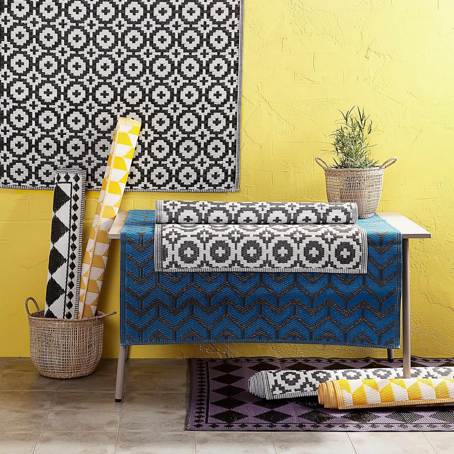 Butlers Colour Clash Outdoor Rug, Ethnic, 150 cm / 59.05 inches x 90 cm / 35.43 inches, in Grey/White, Flat Weave Rug for Indoor and Outdoor Use