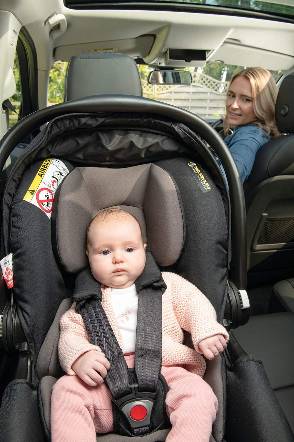GRACO SnugEssentials i-Size Baby Car Seat from Birth to 75 cm, Lightweight Baby Car Seat, Can also be Used with Isofix Base, Side Impact Protection, Newborn Insert, Sun Canopy, Midnight Black