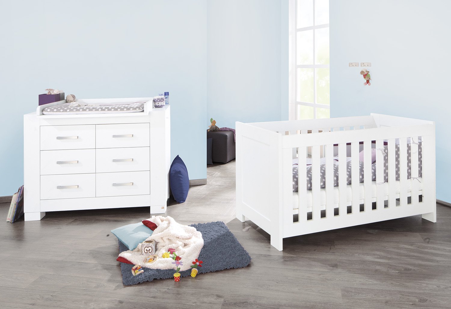 Pinolino Ice Value Set 2-Piece Cot (140 x 70 cm) and Wide Changing Table with Changing Unit White Matt (Item No. 09 34 13 B)