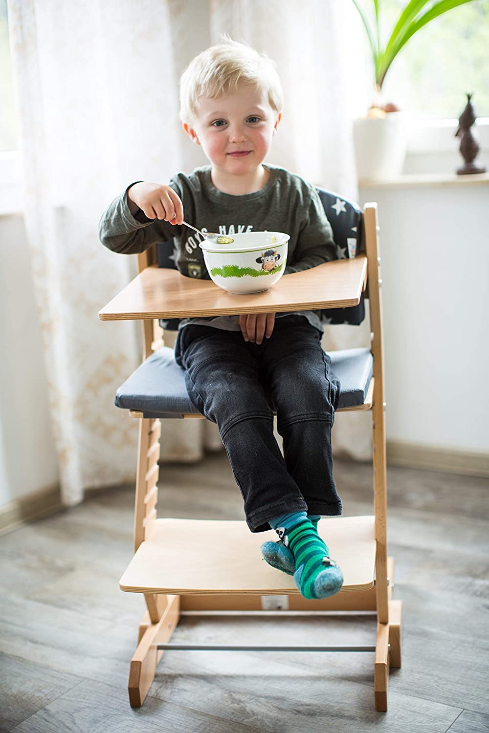 Tissi High Chair with Chest Strap, Strap and Table Top