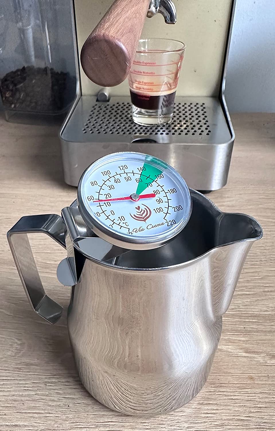 Stainless Steel Milk Jug Special Latte Capuccino Art Spout - Made In Italy By Motta (Thermometer)