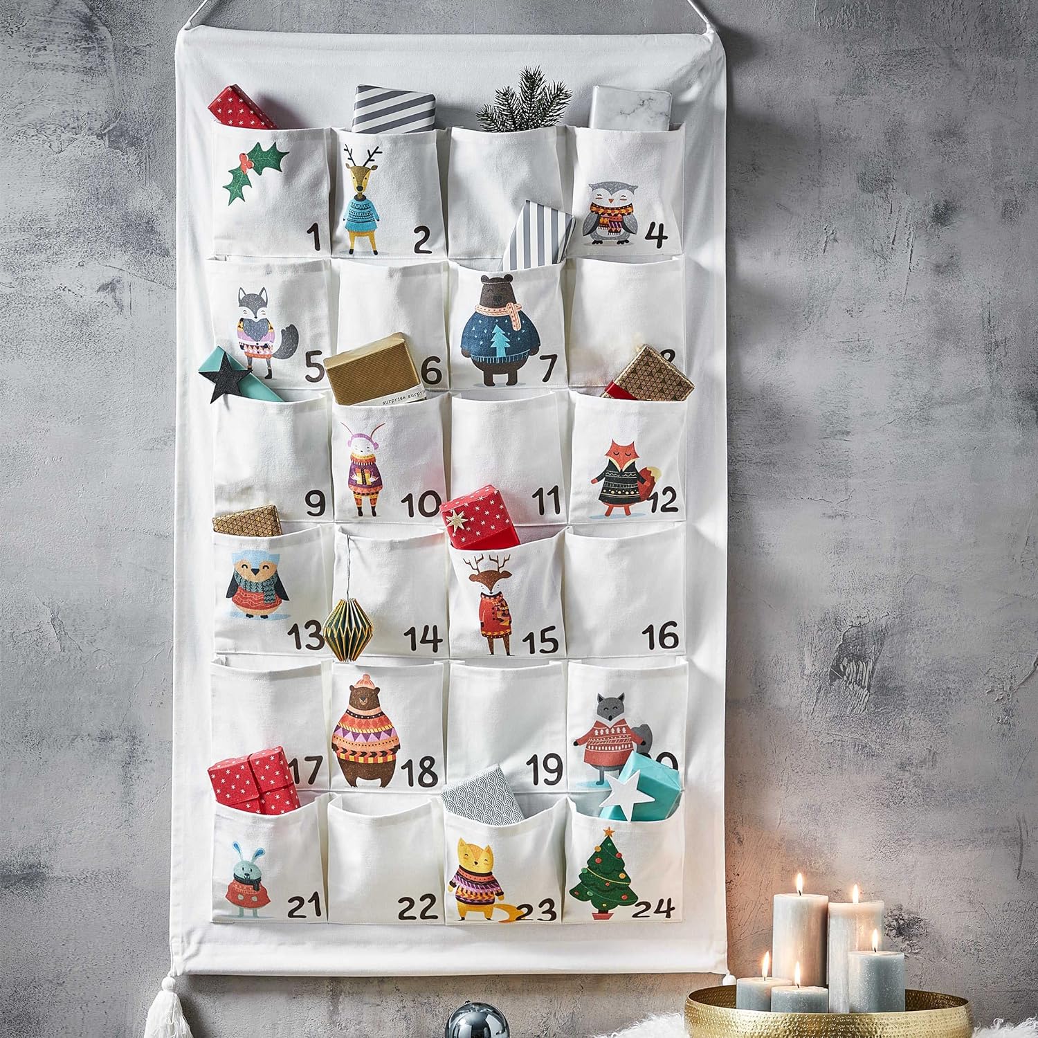 BUTLERS Christmas Calendar for Filling, Advent Calendar for Children, Santa is Coming Countdown Calendar for Hanging, Forest Animal Motif, Made of Fabric with Wooden Strip (Size XXL: 123 x 71 cm)
