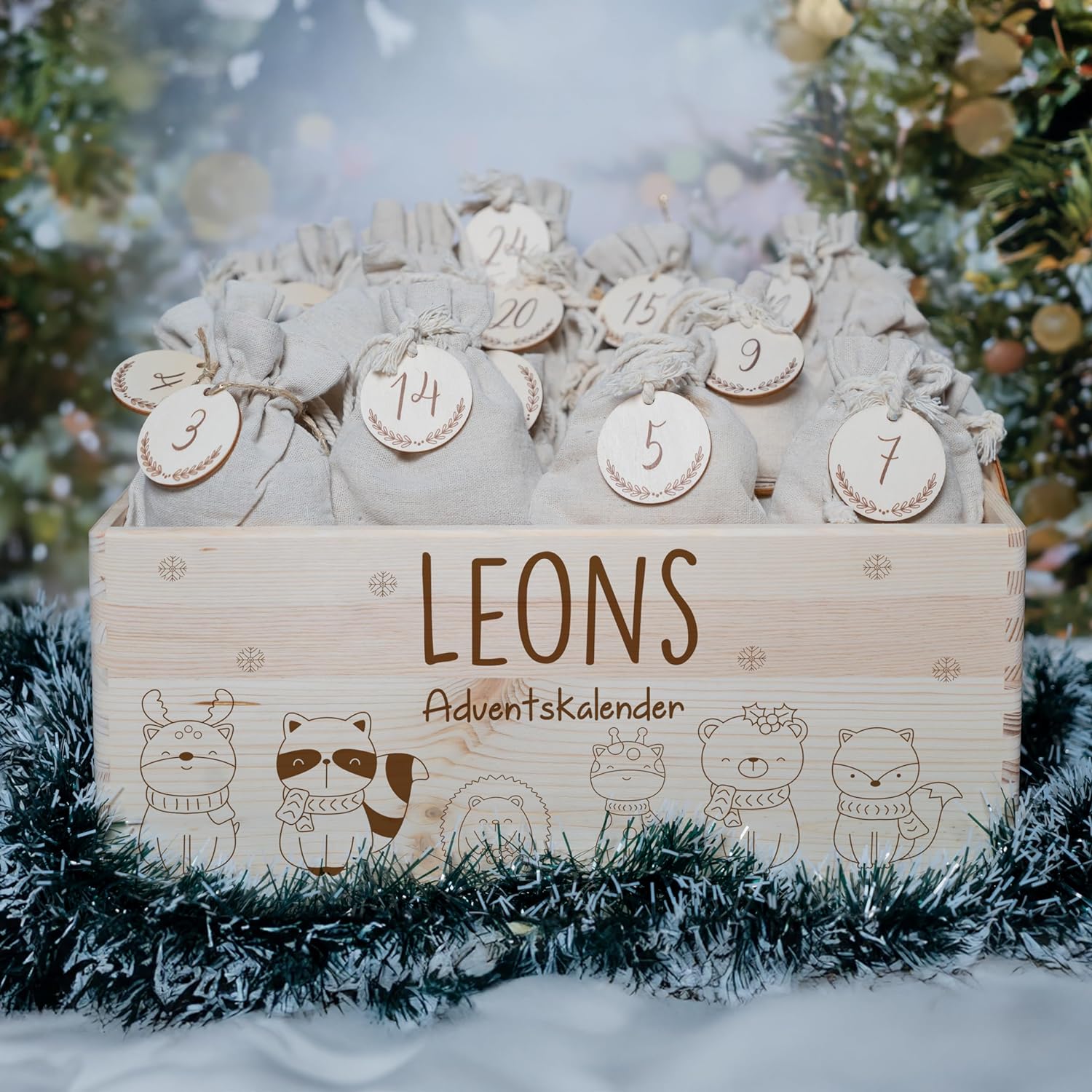KIDSMOOD Personalisierter Adventskiste für besondere Überraschungen, Adventskalender zum Befüllen, DIY Weihnachtskalender mit Jutesäckchen & Holzzahlen