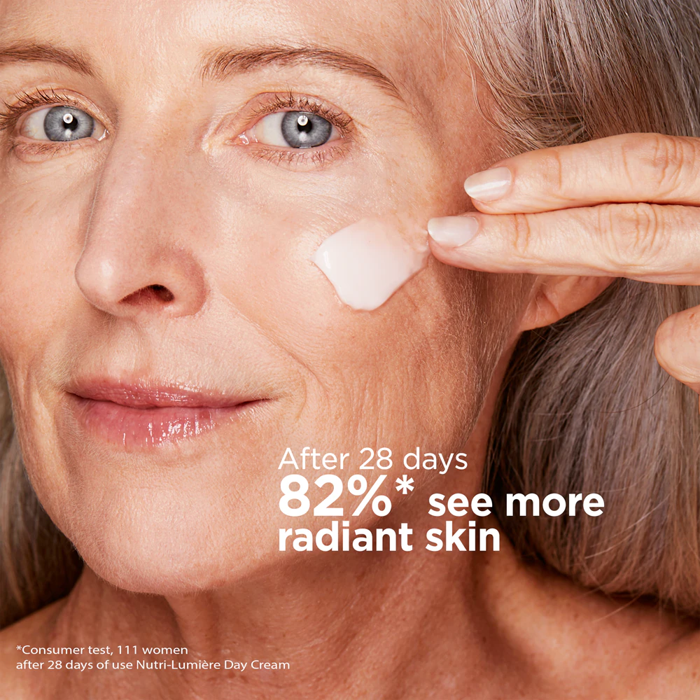 Clarins Nutri-Lumière Day revitalizing day cream for a radiant skin appearance
