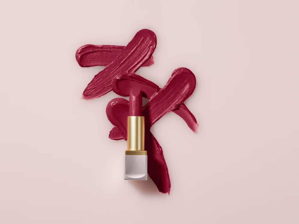Elizabeth Arden Lip Color Satin luxurious, nourishing lipstick with vitamin E