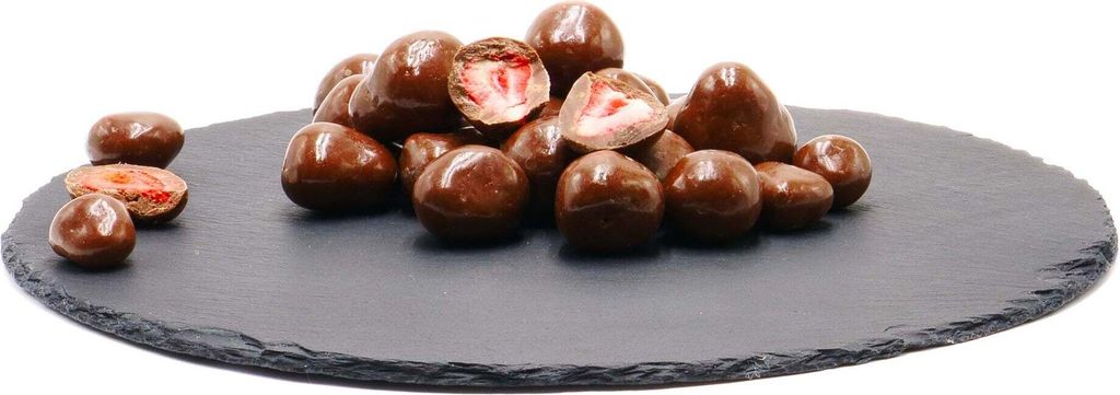 Freeze-dried strawberries with milk chocolate: 100g Size: 100g