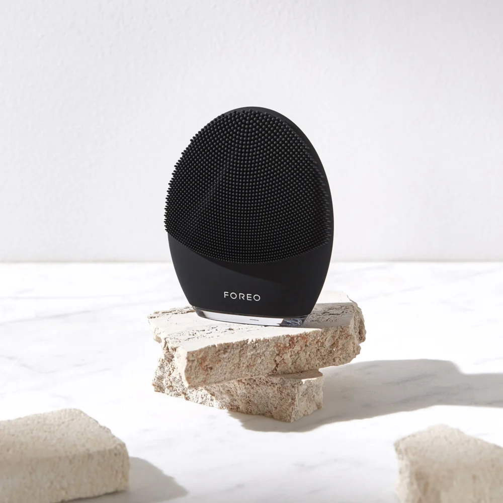 FOREO LUNA™ 3 For Men sonic cleanser with anti-wrinkle effect