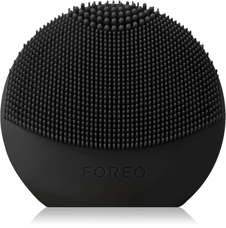 FOREO LUNA™ Play Smart 2 smart cleansing brush for all skin types