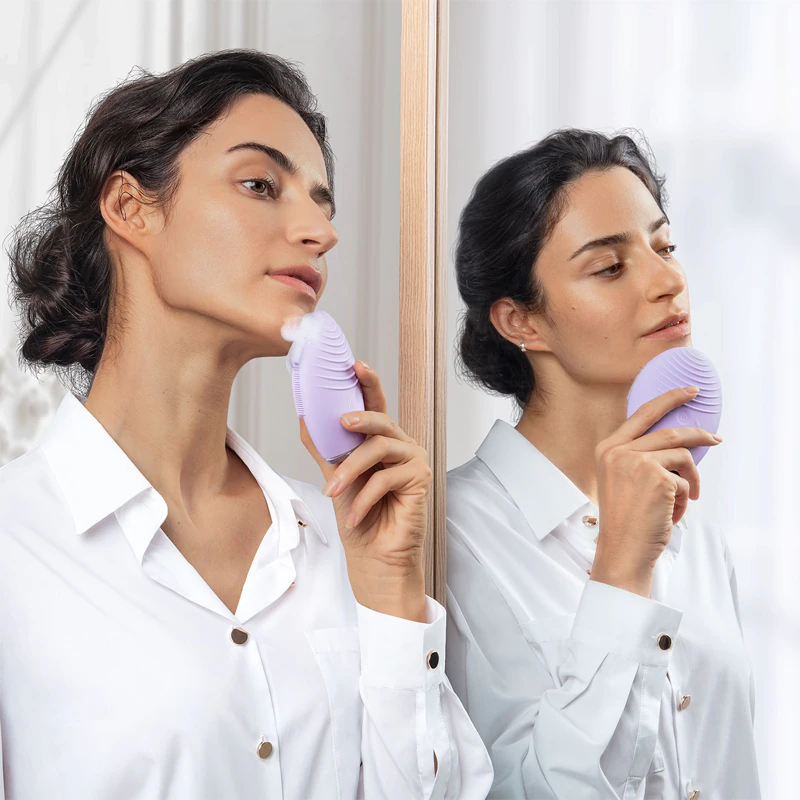 FOREO LUNA™4 massager for cleansing and toning the face