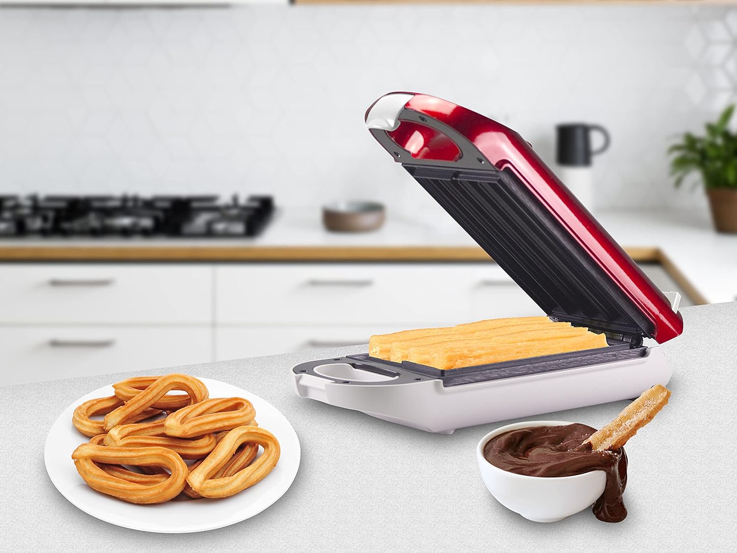 BEPER BT.600Y Non-Stick Churros Griddle, 800W Power, Heat Insulating Handle, Operating Light and Non-Slip Feet - Ideal for Breakfast and Parties, Red