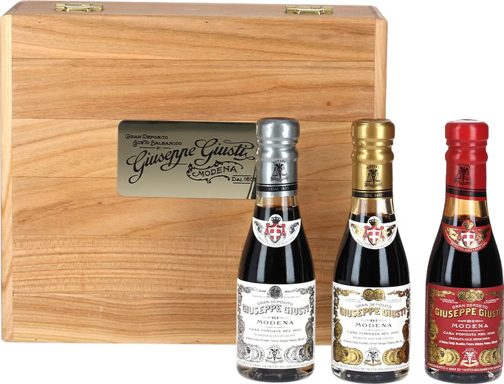Giuseppe Giusti wooden box trio set - 1 silver medal, 2 and 3 gold medals 3x 100ml