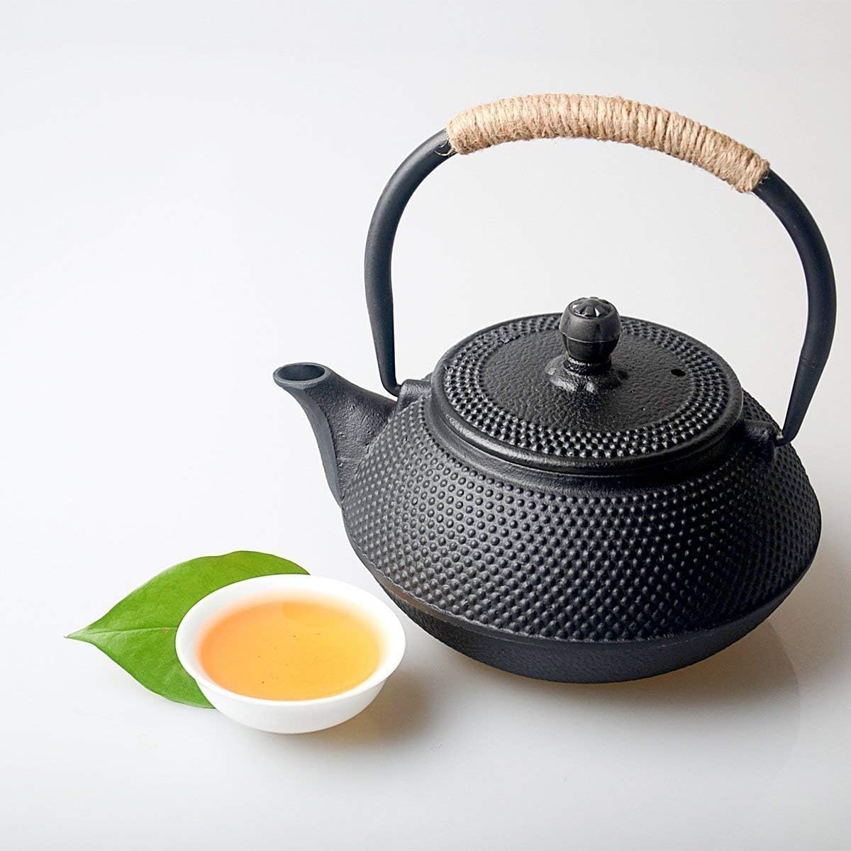 HwaGui Japanese Cast Iron Teapot with Tea Strainer for Loose Tea, 600ml
