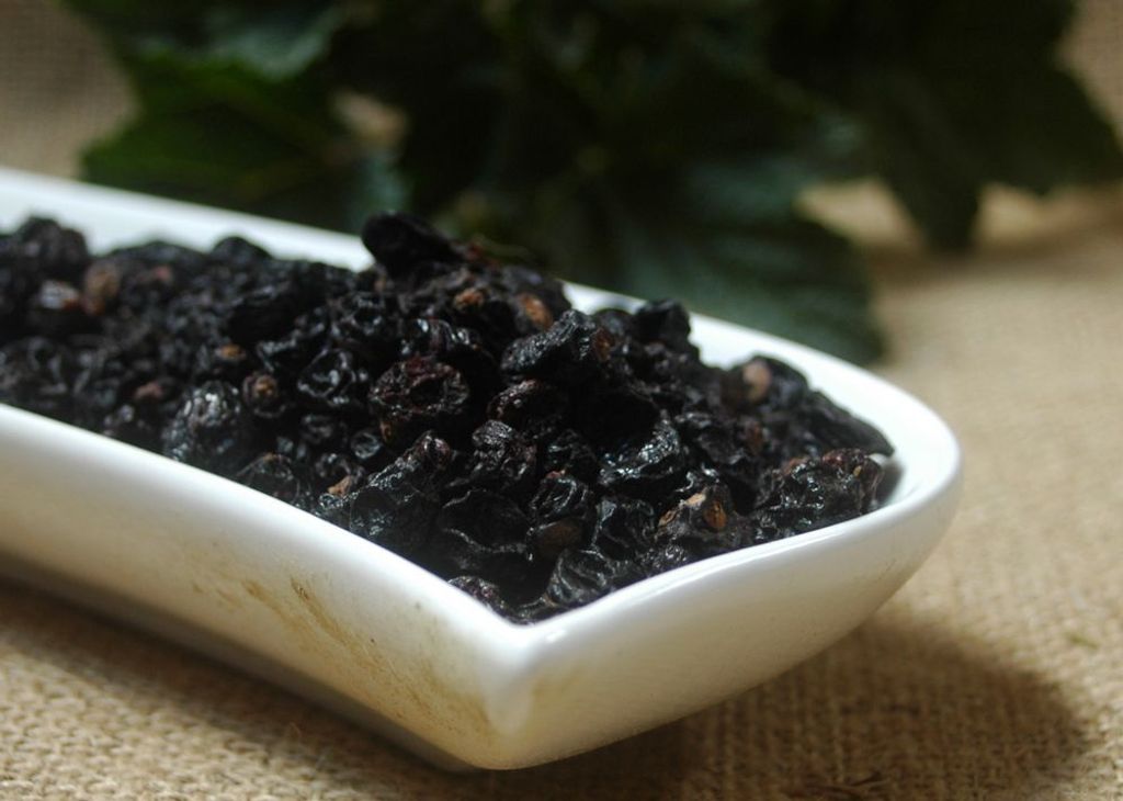 Krauterino24 - black currants whole | Quantity: 100g
