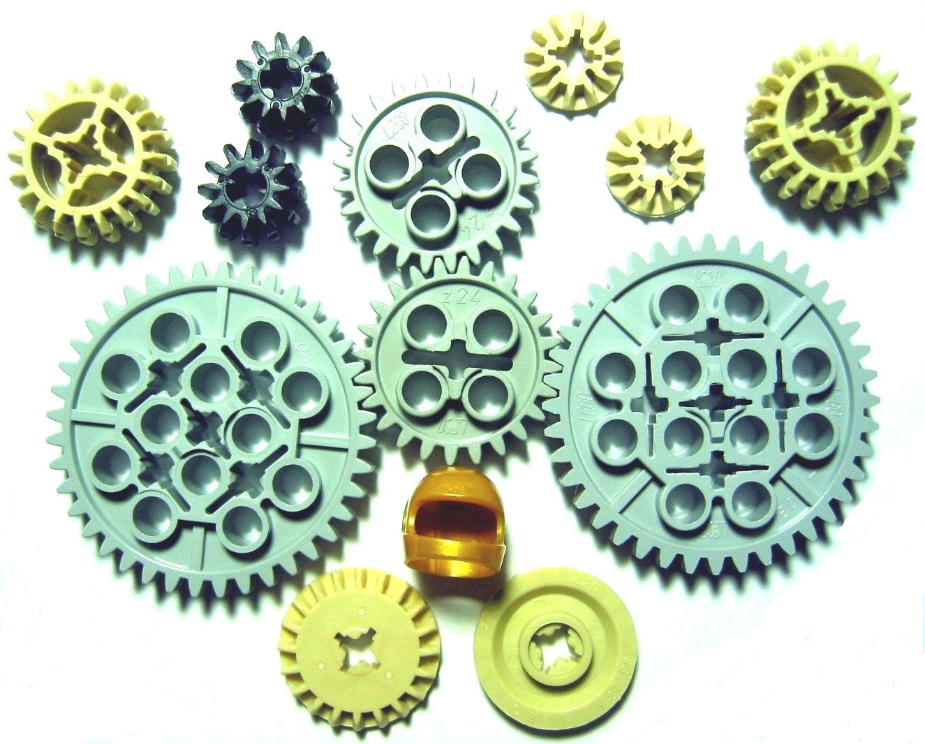 Lego Technic Gear Set Pieces Pieces In Old Light Grey With Additonal Golden