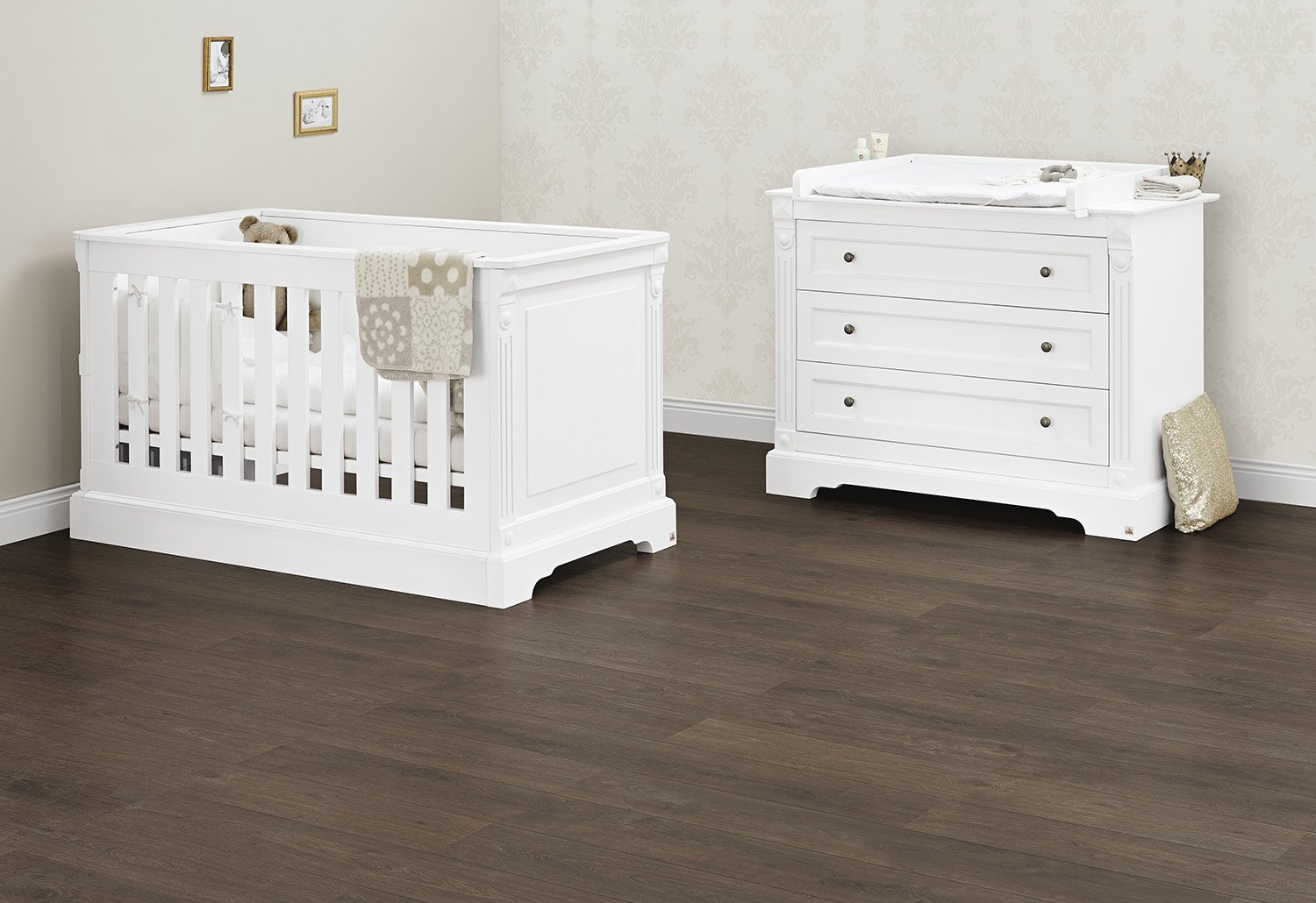 Pinolino Emilia Economy Set 2-Piece Cot (140 x 70 cm) and Wide Changing Table with Changing Unit White Matt (Item No. 09 34 67 B)