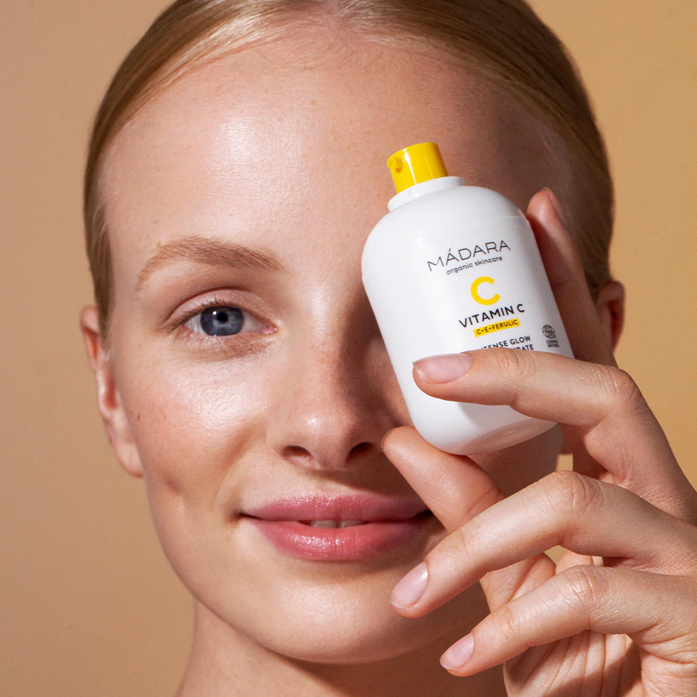 MÁDARA Vitamin C Intense Glow brightening concentrate