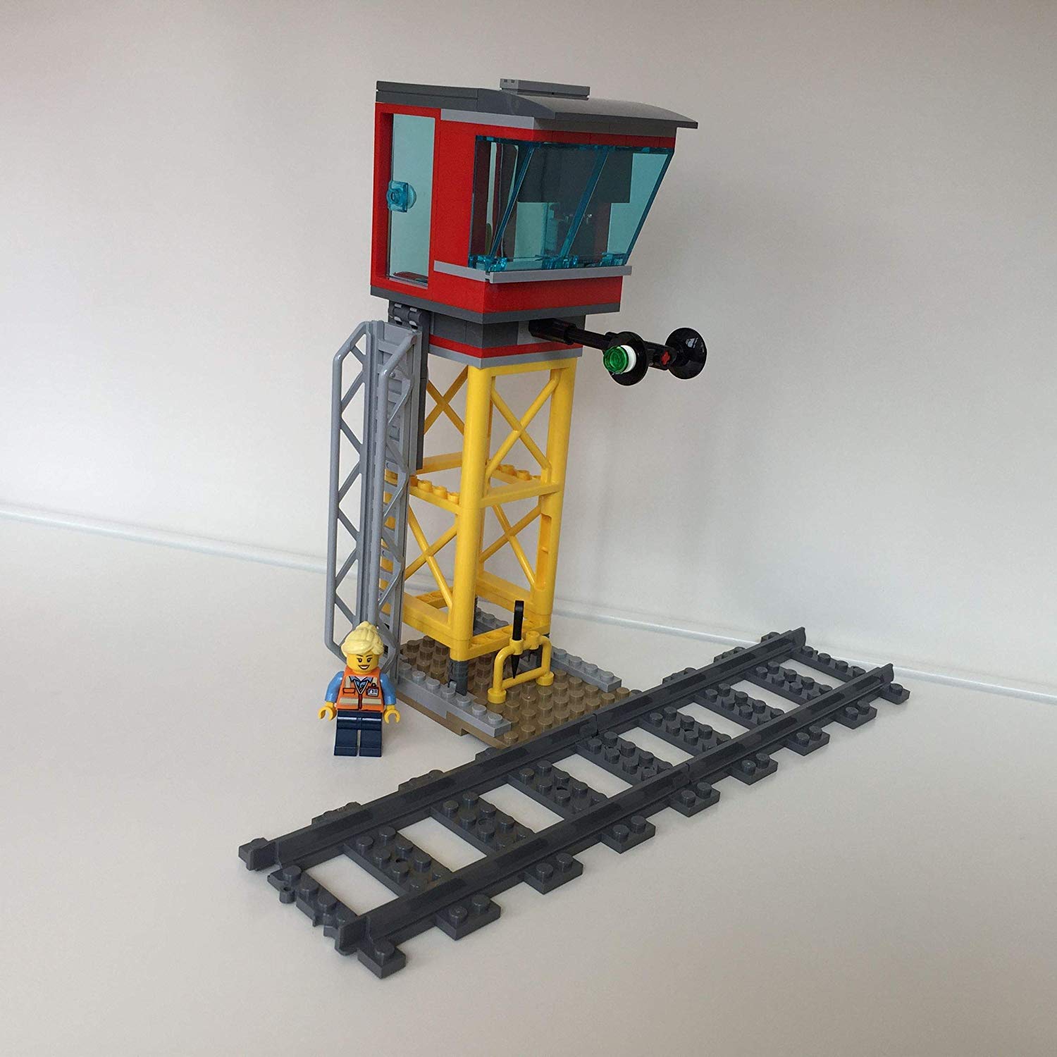 Genuine Lego City Train Station With Ladder And Signal Lights – 60198