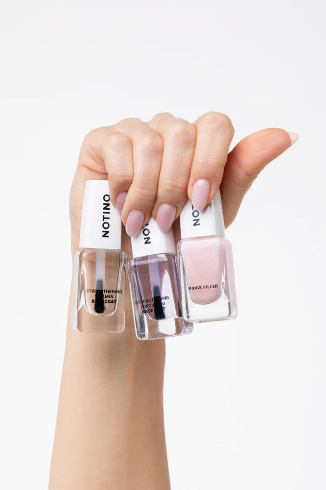 Notino Nail Care Quick Drying Top Coat nail polish to accelerate the drying of the nail polish