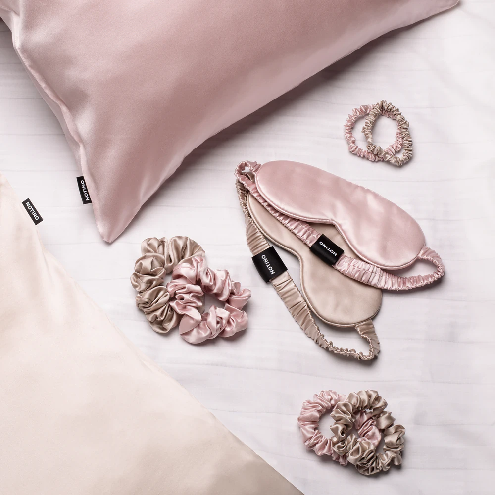 Notino Silk Collection Scrunchie Set hair tie set made of silk in cream